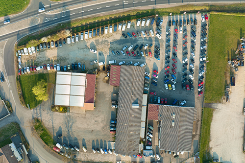 aerial-car-lot-unpaved-Auction-iStock-1410549373